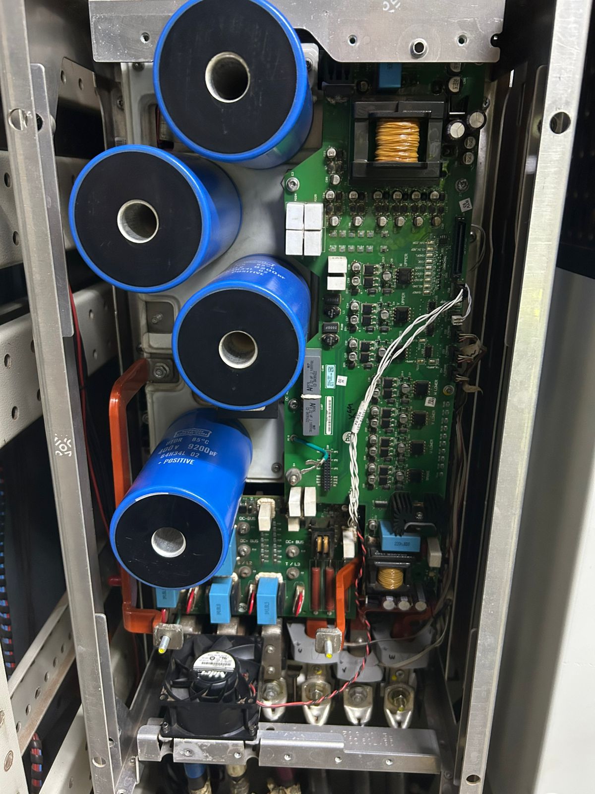 Interior de um equipamento eletrônico